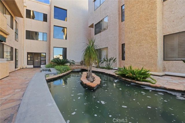 5310 Zelzah Avenue 302, Encino, CA 91316