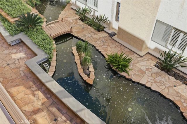 5310 Zelzah Avenue 302, Encino, CA 91316