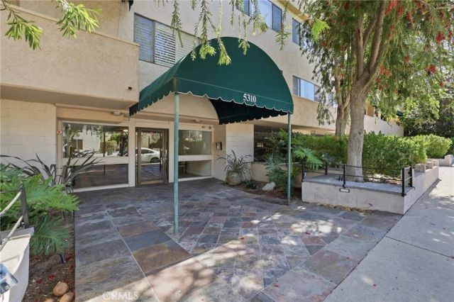 5310 Zelzah Avenue 302, Encino, CA 91316
