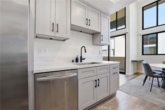 5310 Zelzah Avenue 302, Encino, CA 91316