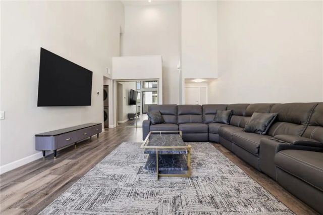 5310 Zelzah Avenue 302, Encino, CA 91316