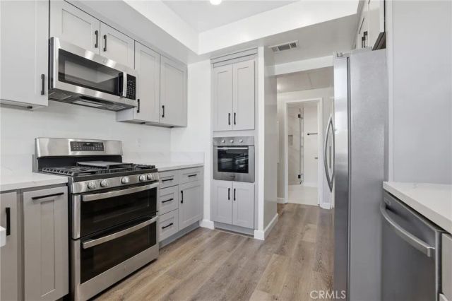 5310 Zelzah Avenue 302, Encino, CA 91316