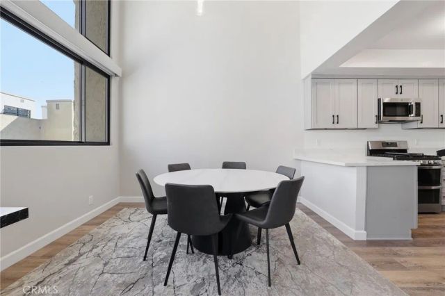 5310 Zelzah Avenue 302, Encino, CA 91316