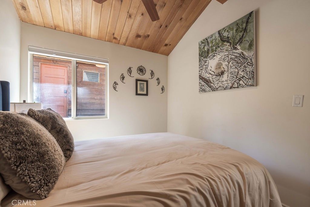 Image 12 of property listing at 212 Moreno, Sugarloaf, CA 92386