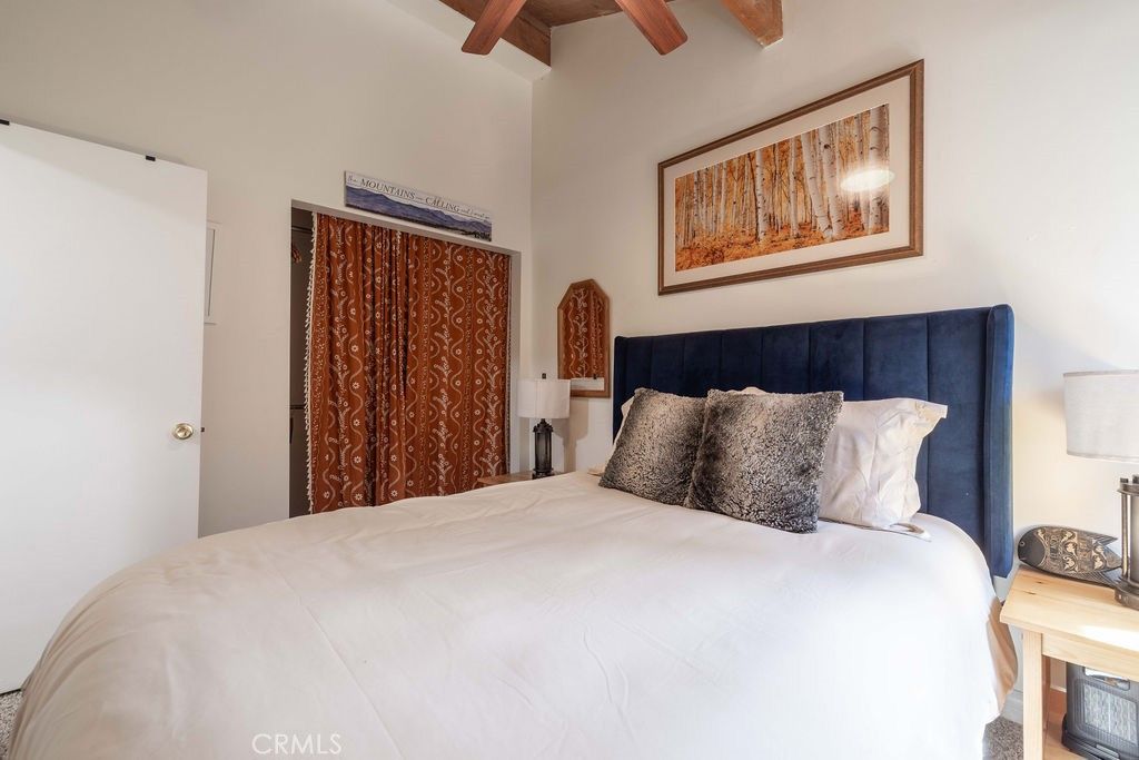 Image 13 of property listing at 212 Moreno, Sugarloaf, CA 92386