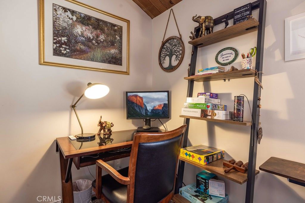 Image 16 of property listing at 212 Moreno, Sugarloaf, CA 92386