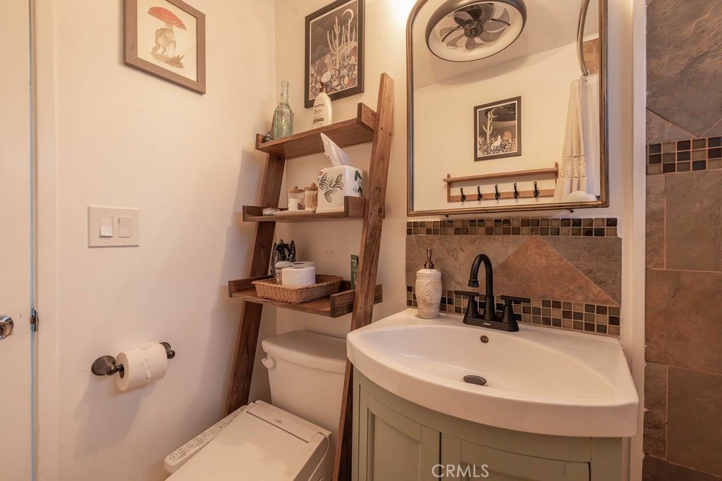 Image 18 of property listing at 212 Moreno, Sugarloaf, CA 92386