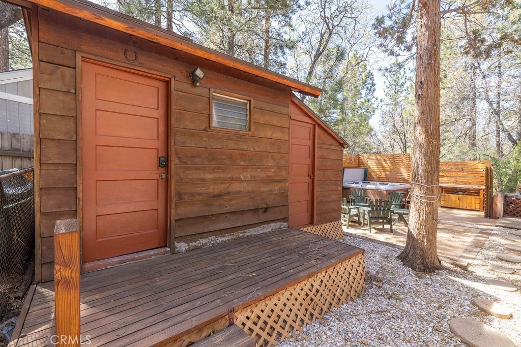 Image 25 of property listing at 212 Moreno, Sugarloaf, CA 92386