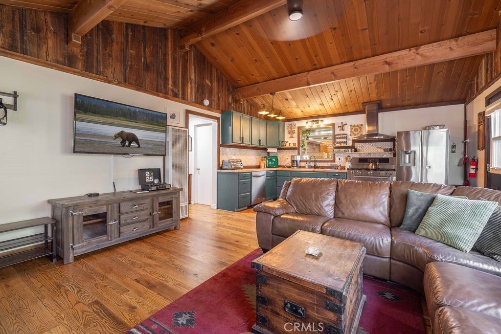 Image 4 of property listing at 212 Moreno, Sugarloaf, CA 92386