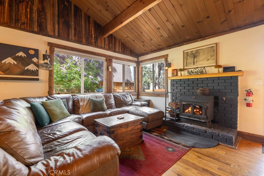 Image 7 of property listing at 212 Moreno, Sugarloaf, CA 92386