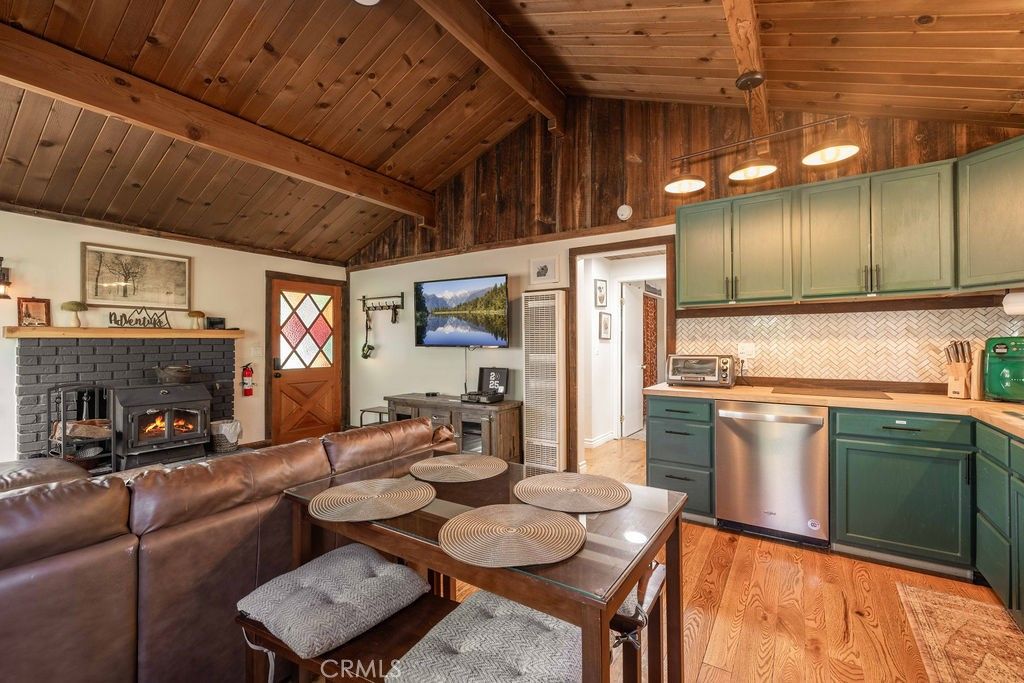 Image 9 of property listing at 212 Moreno, Sugarloaf, CA 92386