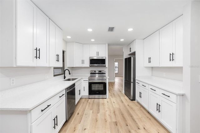 320 SE 41ST AVENUE, Ocala, FL 34471