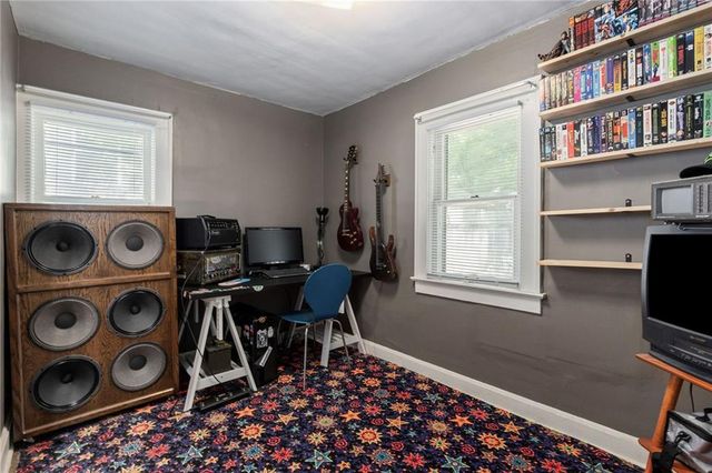 947 S WASHINGTON Street, Independence, MO 64050