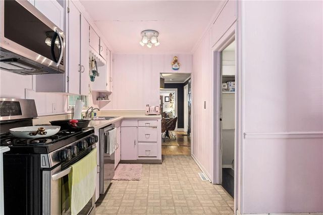 947 S WASHINGTON Street, Independence, MO 64050