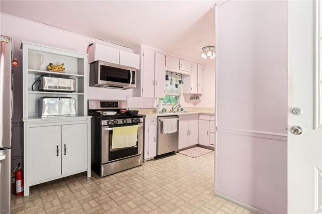 947 S WASHINGTON Street, Independence, MO 64050