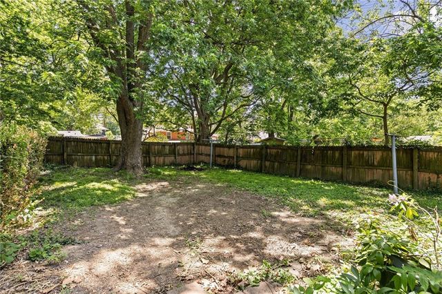 947 S WASHINGTON Street, Independence, MO 64050