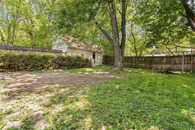 947 S WASHINGTON Street, Independence, MO 64050