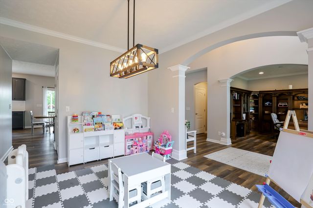 4207 Honeysuckle Lane, Zionsville, IN 46077