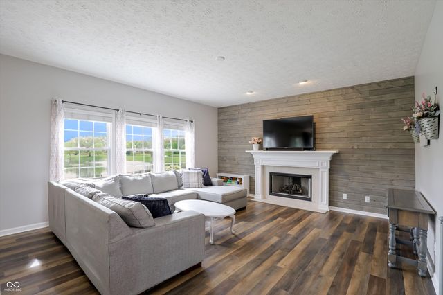 4207 Honeysuckle Lane, Zionsville, IN 46077