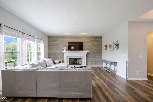 4207 Honeysuckle Lane, Zionsville, IN 46077