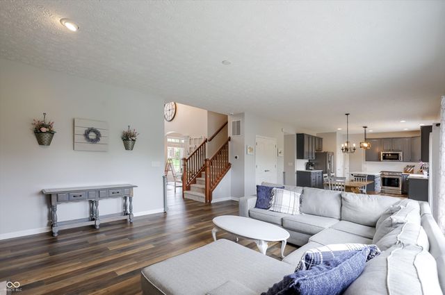 4207 Honeysuckle Lane, Zionsville, IN 46077