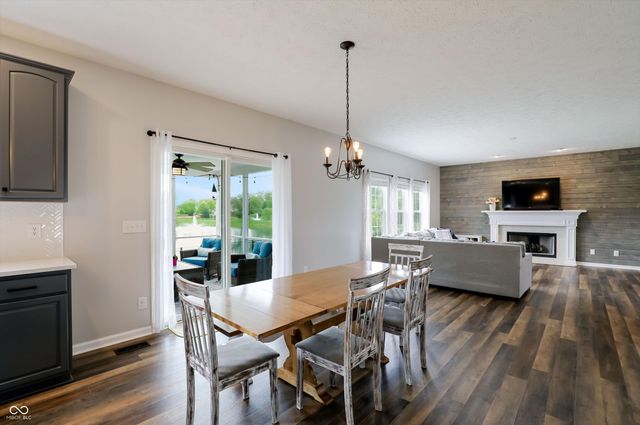 4207 Honeysuckle Lane, Zionsville, IN 46077