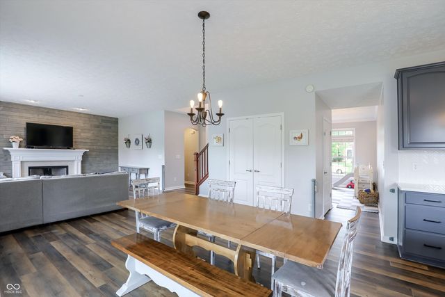 4207 Honeysuckle Lane, Zionsville, IN 46077