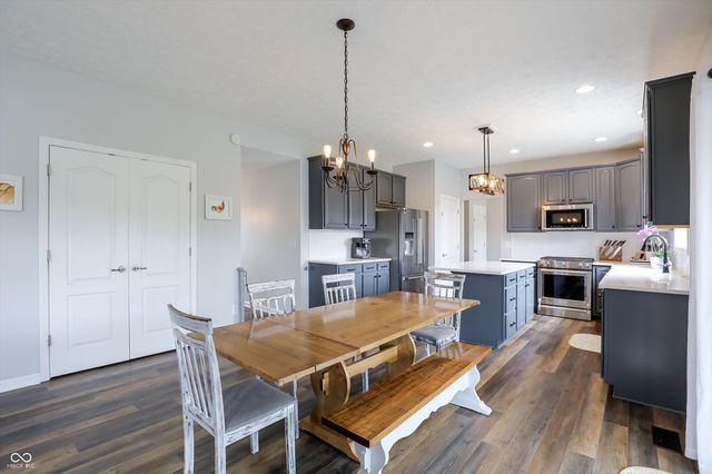 4207 Honeysuckle Lane, Zionsville, IN 46077