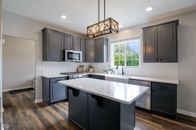 4207 Honeysuckle Lane, Zionsville, IN 46077