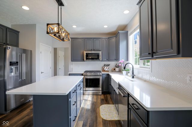4207 Honeysuckle Lane, Zionsville, IN 46077