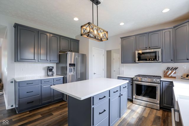 4207 Honeysuckle Lane, Zionsville, IN 46077