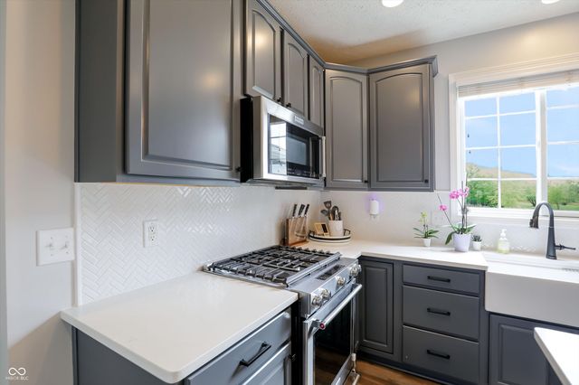 4207 Honeysuckle Lane, Zionsville, IN 46077