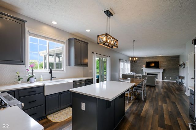 4207 Honeysuckle Lane, Zionsville, IN 46077