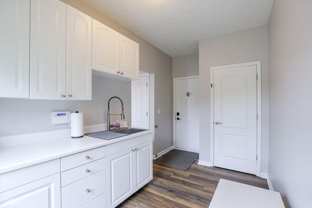 4207 Honeysuckle Lane, Zionsville, IN 46077