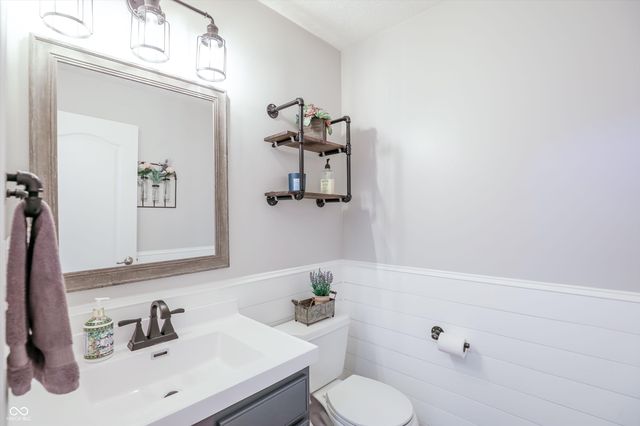 4207 Honeysuckle Lane, Zionsville, IN 46077