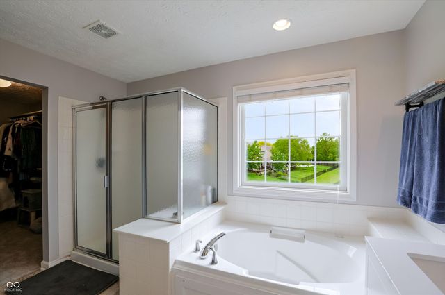 4207 Honeysuckle Lane, Zionsville, IN 46077