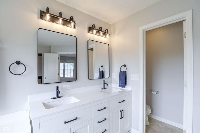 4207 Honeysuckle Lane, Zionsville, IN 46077