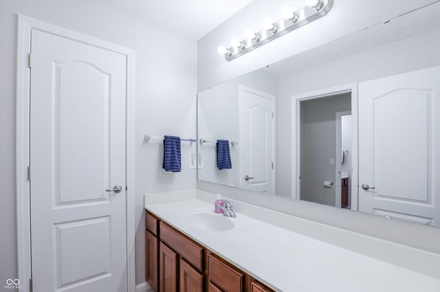 4207 Honeysuckle Lane, Zionsville, IN 46077