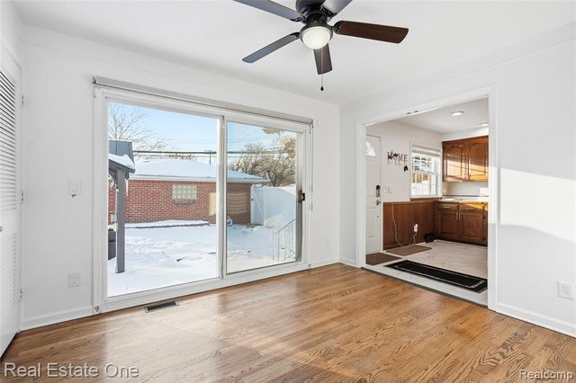 6341 N Charlesworth Street, Dearborn Heights, MI 48127