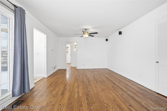 6341 N Charlesworth Street, Dearborn Heights, MI 48127