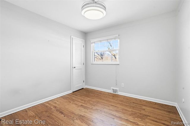 6341 N Charlesworth Street, Dearborn Heights, MI 48127