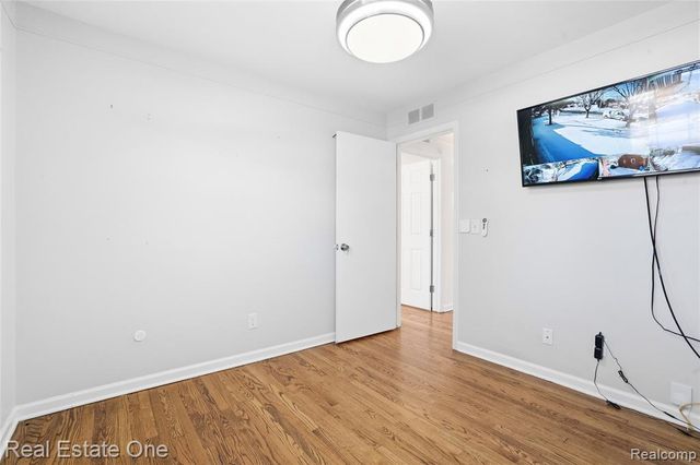 6341 N Charlesworth Street, Dearborn Heights, MI 48127