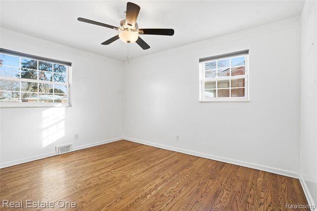 6341 N Charlesworth Street, Dearborn Heights, MI 48127