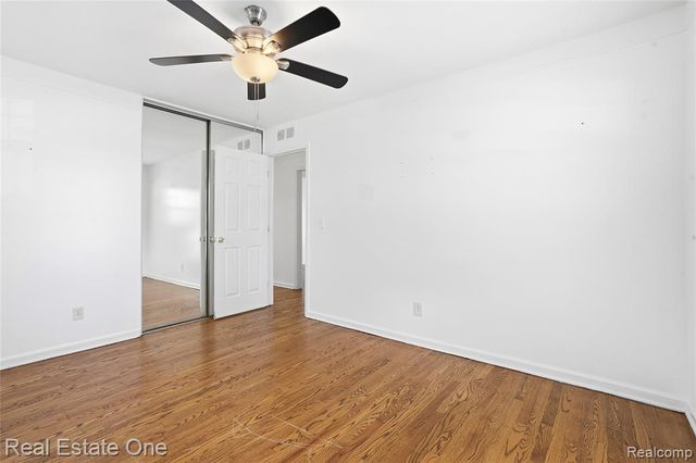 6341 N Charlesworth Street, Dearborn Heights, MI 48127