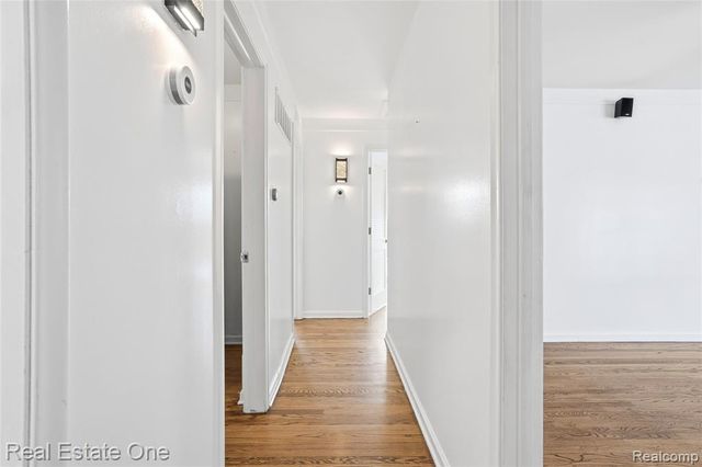 6341 N Charlesworth Street, Dearborn Heights, MI 48127