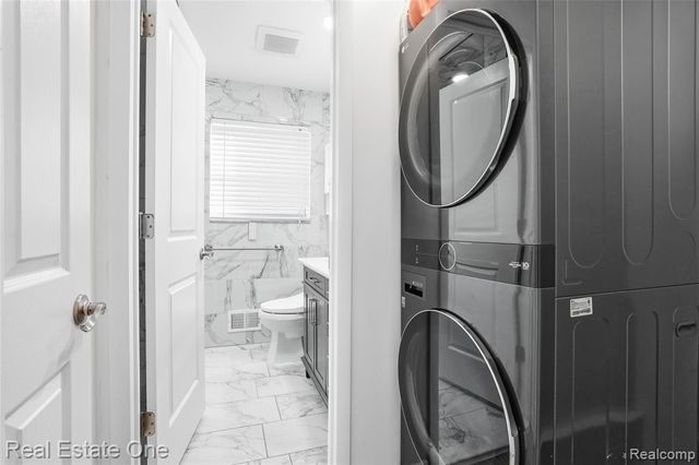 6341 N Charlesworth Street, Dearborn Heights, MI 48127