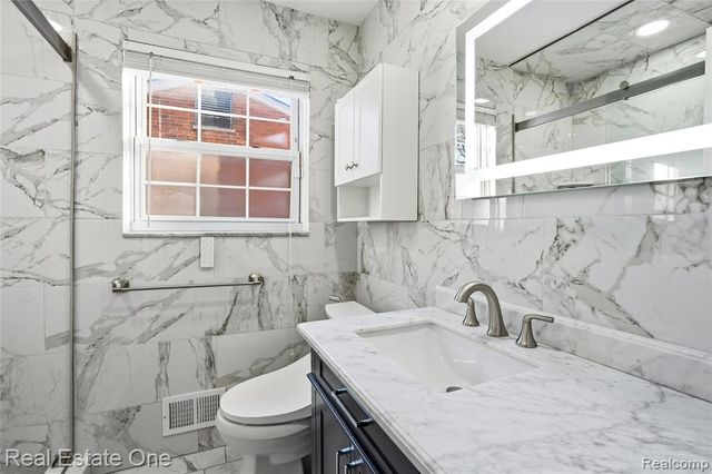 6341 N Charlesworth Street, Dearborn Heights, MI 48127