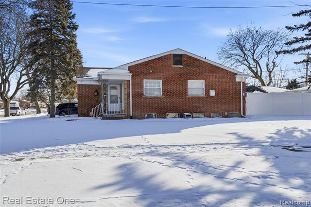 6341 N Charlesworth Street, Dearborn Heights, MI 48127