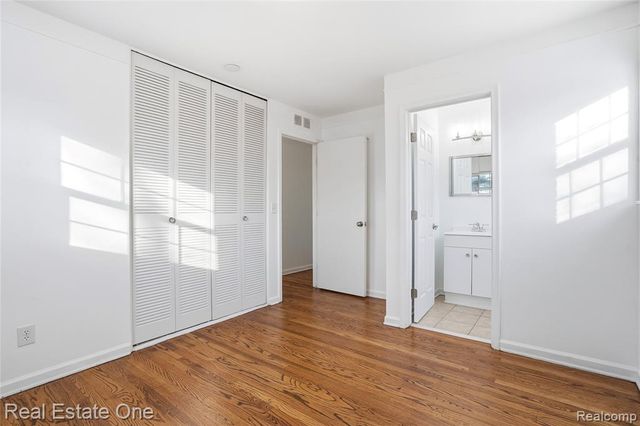 6341 N Charlesworth Street, Dearborn Heights, MI 48127