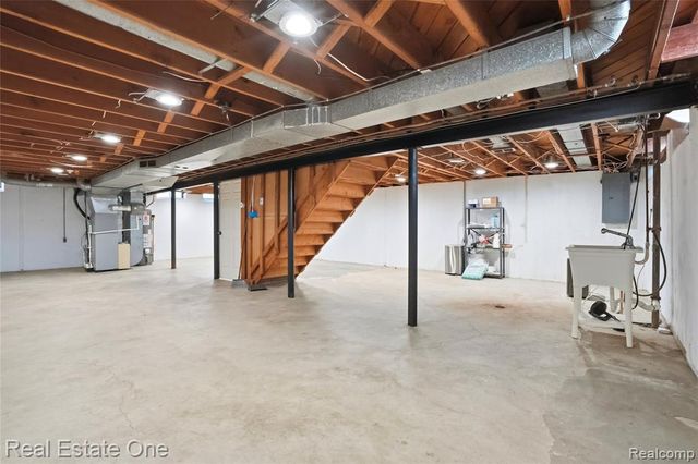 6341 N Charlesworth Street, Dearborn Heights, MI 48127